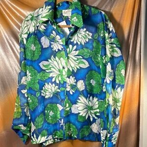 70’s dagger color sheer Floral Blue and Green Button-Up Shirt. Lady‎ Winn GG
